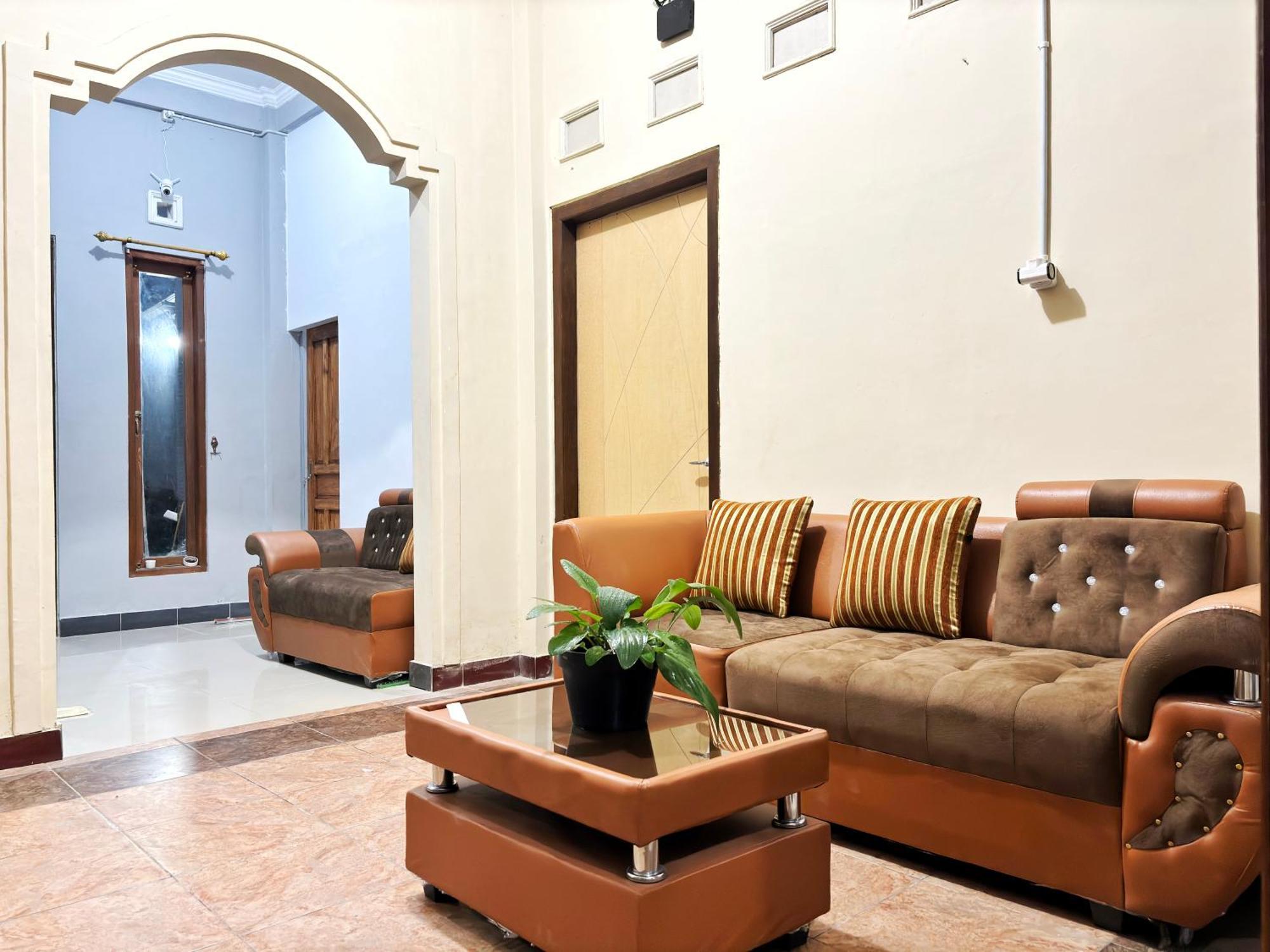 Jogja Day Inn Yogyakarta Exterior photo